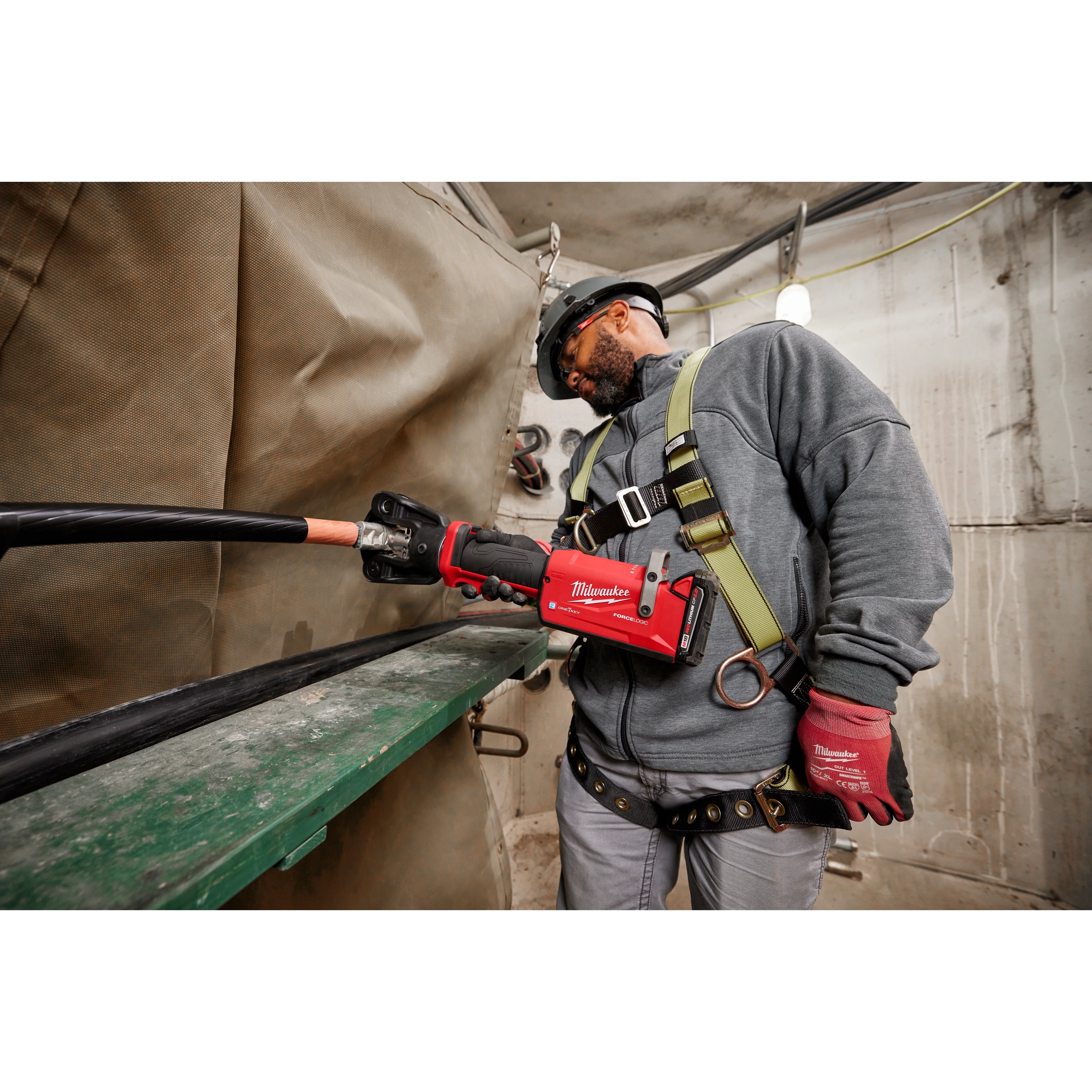 M18™ FORCE LOGIC™ 11T Dieless Latched Linear Utility Crimper