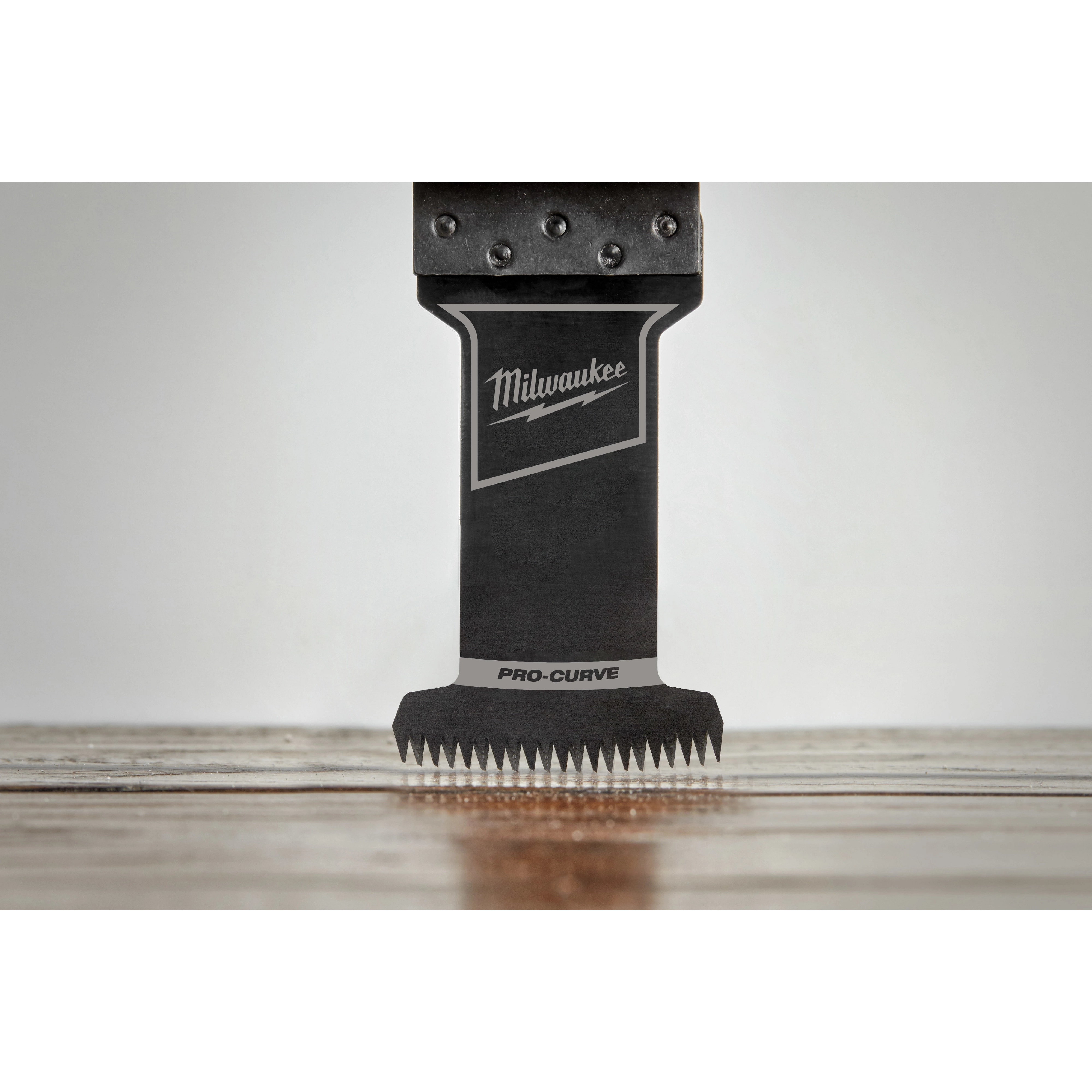 MILWAUKEE® OPEN-LOK™ 1-3/8" HCS Japanese Tooth PRO-CURVE™ Hardwood Multi-Tool Blade