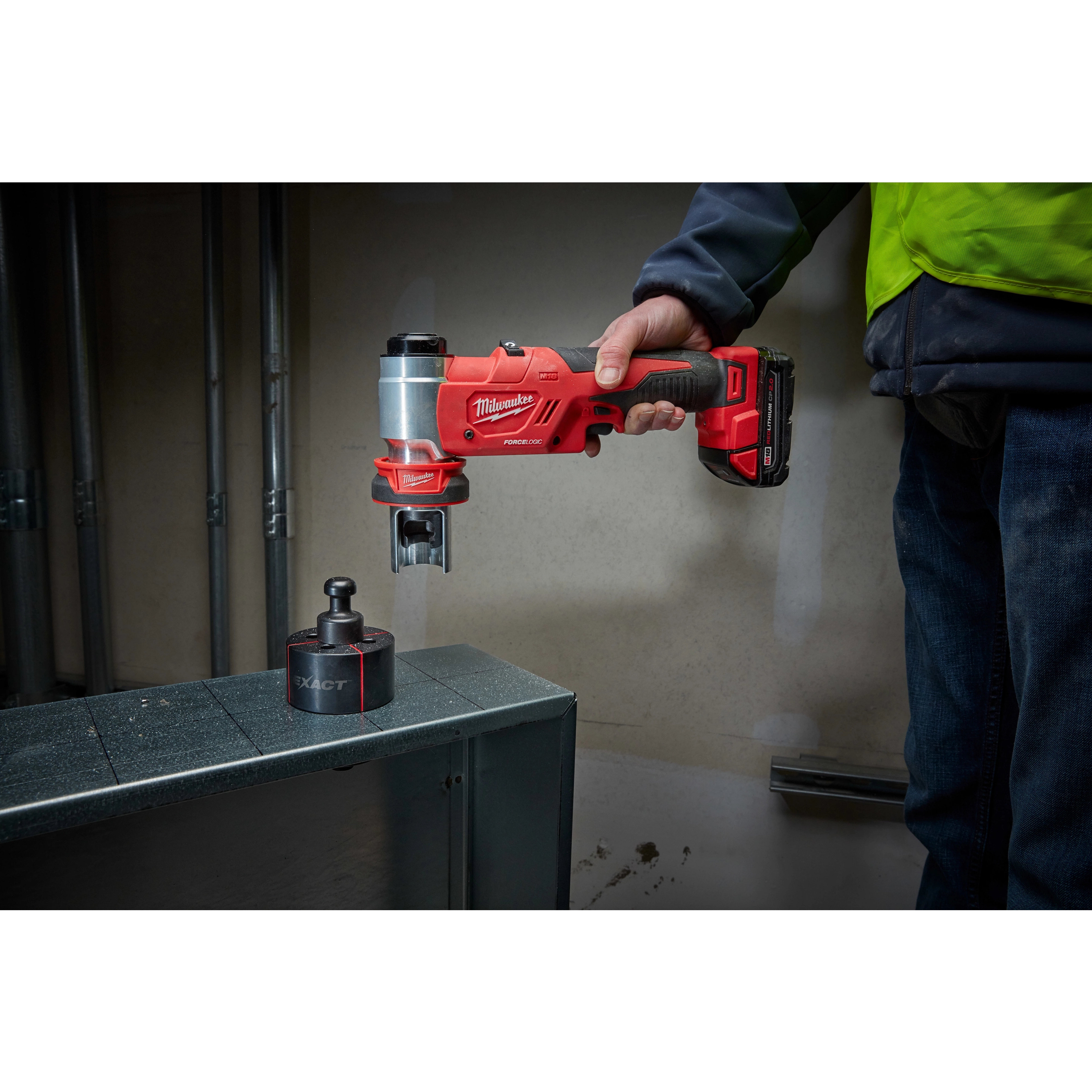 FORCELOGIC™
M18™ 6 Ton Knockout Tool
1/2" – 2" Kit